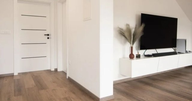 Two photos showing a room and existing floor details for a laminate installation estimate